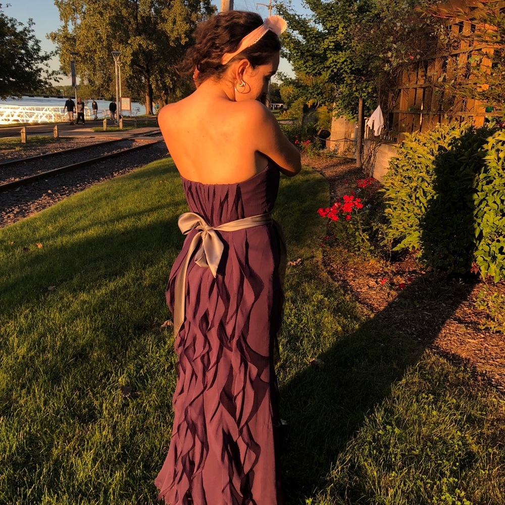 ♦️SALE!♦️Vera Wang Purple Ruffled Gown Dress Sz 10 - Picture 3 of 8